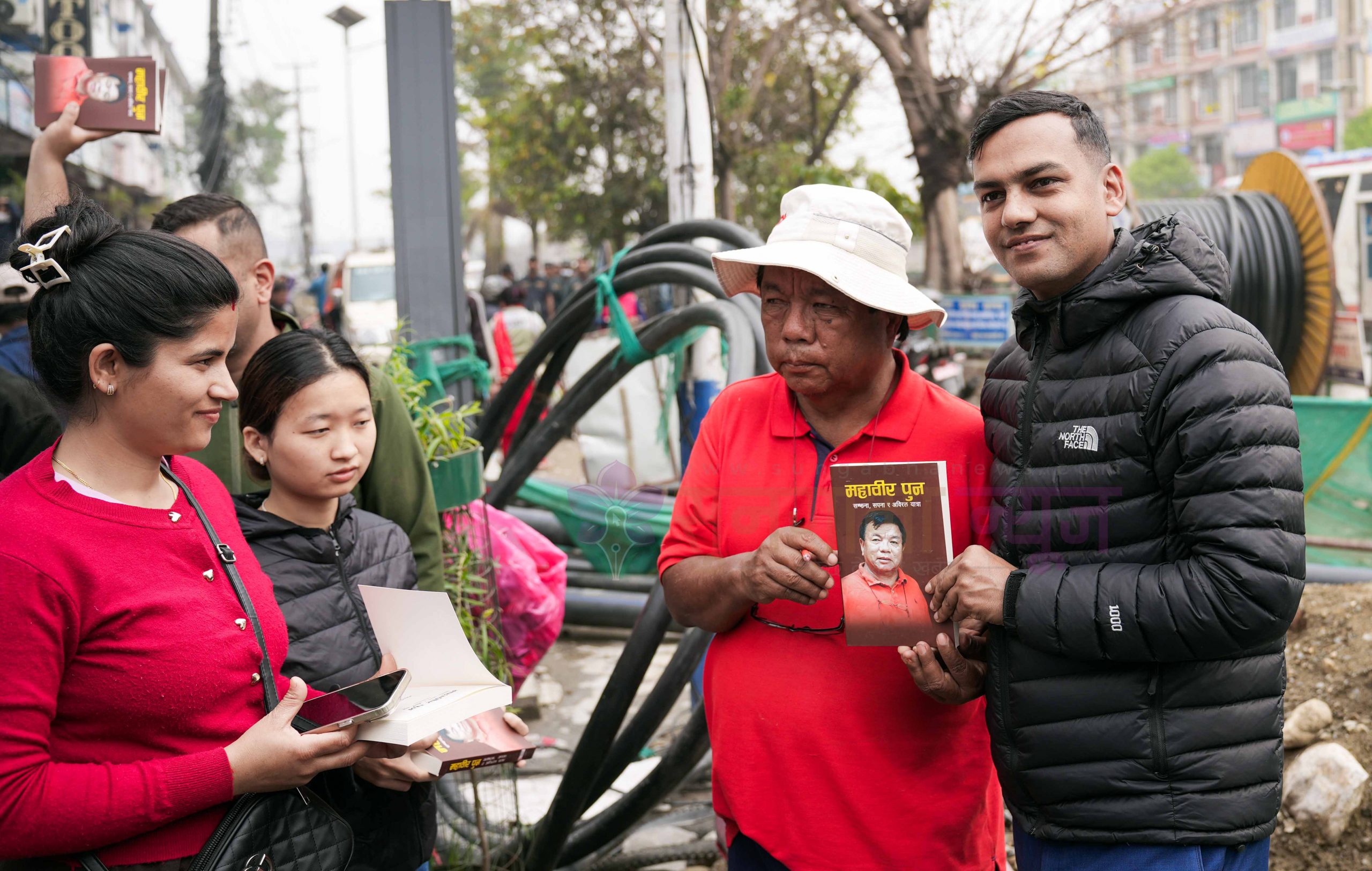 ‘शपथ हुने छाँटकाँट छैन, म त फेरि किताब बेच्न निस्किएँ : महावीर पुन