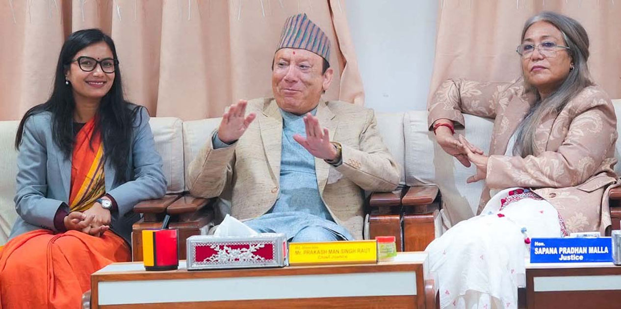 मन्त्री गौतमको प्रधानन्यायाधीशसँग शिष्टाचार भेट