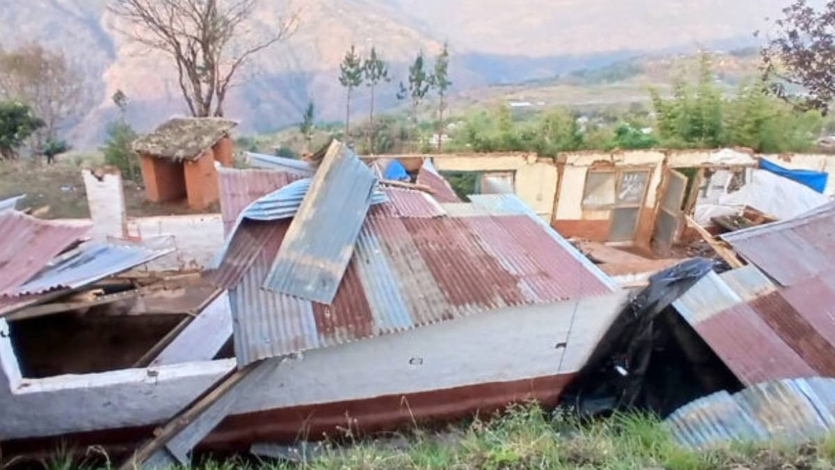 भोजपुरमा हावाहुरीले ब्यारेकको छाना उडाएपछि सशस्त्र प्रहरीलाई बस्न समस्या