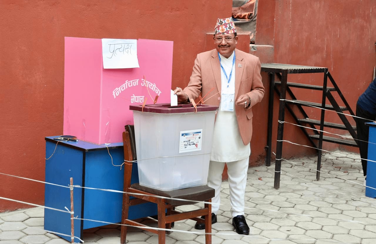 कार्यवाहक प्रमुख निर्वाचन आयुक्त भण्डारीले गरे मतदान