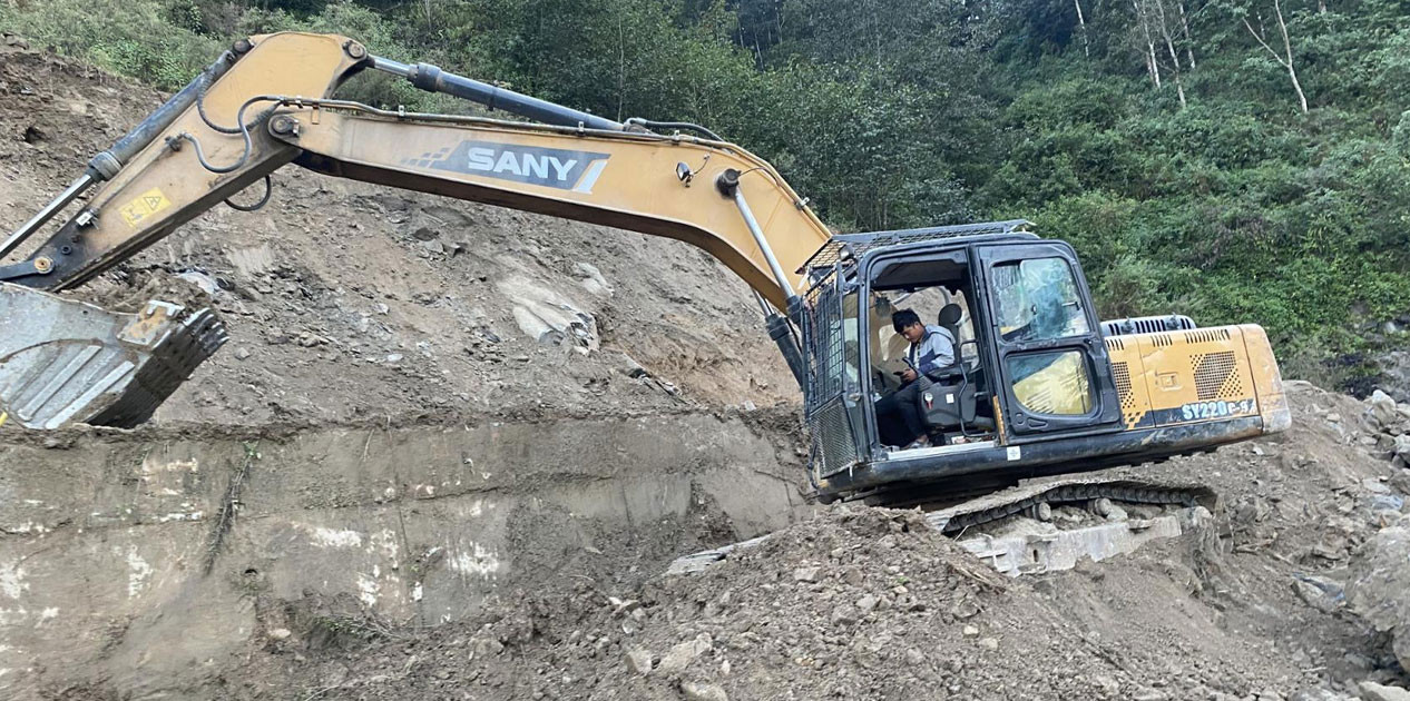 सवारीसाधान आवागमनमा रोक लगाएर धुलिखेल–खावा सडक स्तरोन्नति थालियो