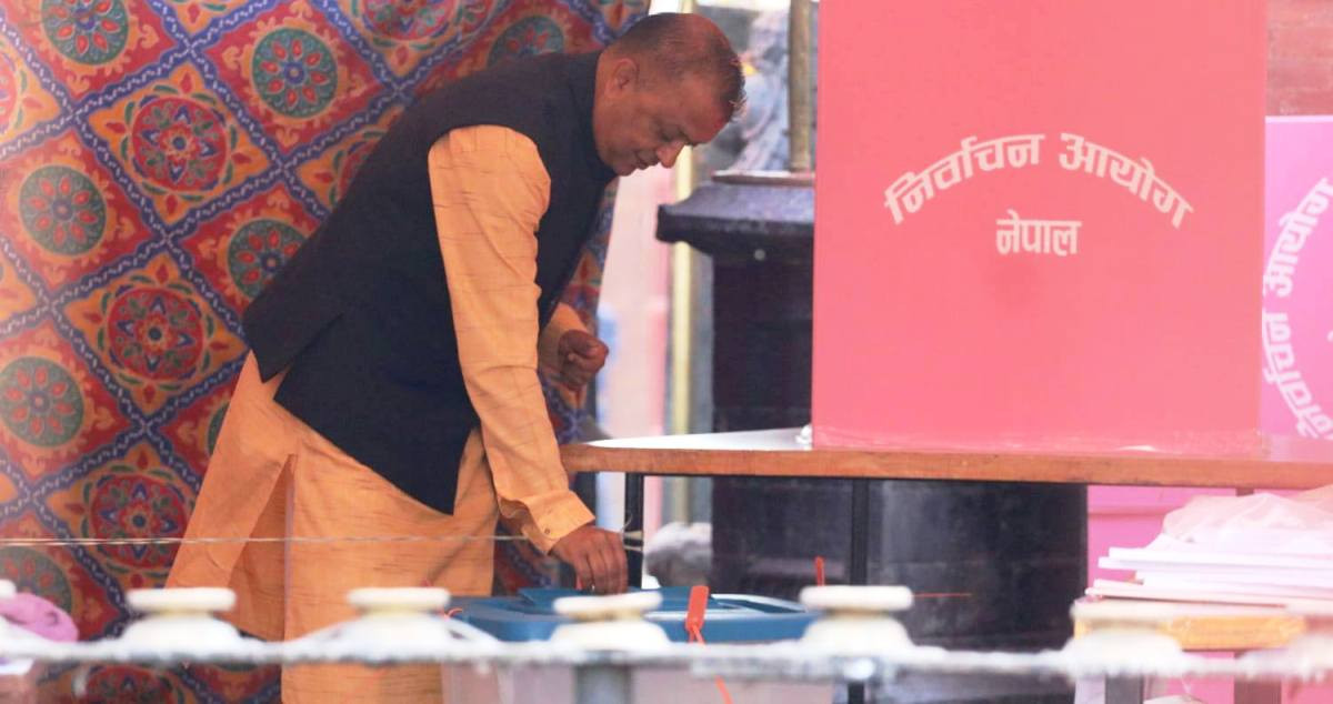 कांग्रेस सभापति गगन थापाले गरे मतदान