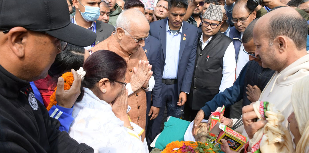 अस्पतालमा ओली पिताप्रति श्रद्धाञ्जली