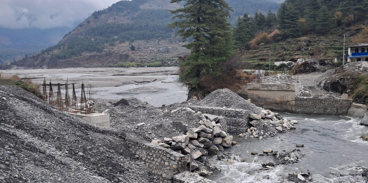 मुस्ताङको (लेते–धम्पु) पुल निर्माणमा ढिलासुस्ती