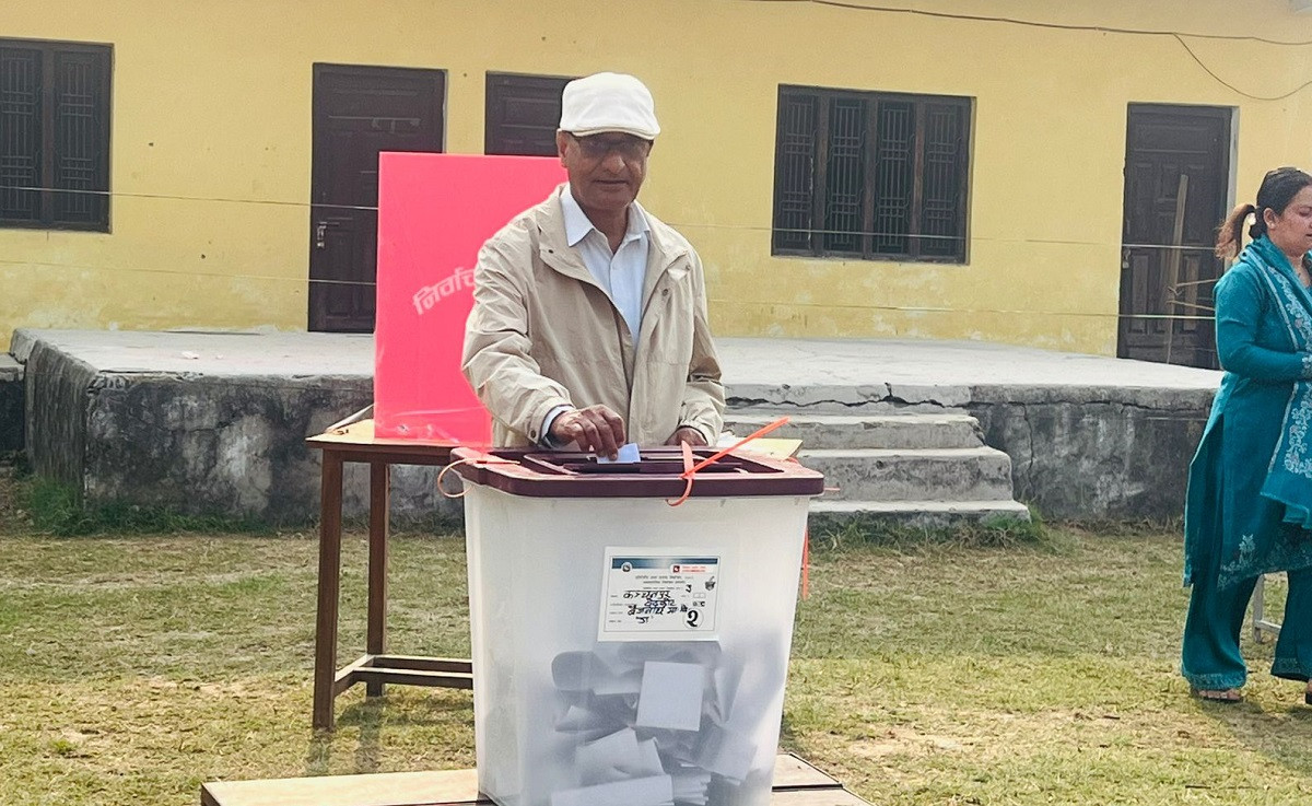 पूर्वगृहमन्त्री लेखकले गरे कञ्चनपुरबाट मतदान