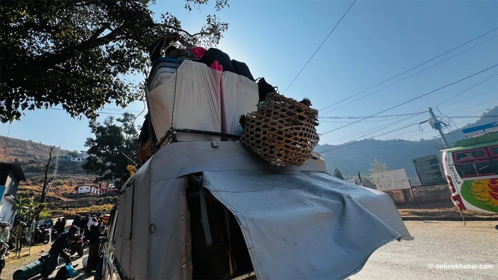 रुकुमपूर्वमा मतदानस्थलमा निर्वाचन सामग्री पुर्‍याउन महाभारत