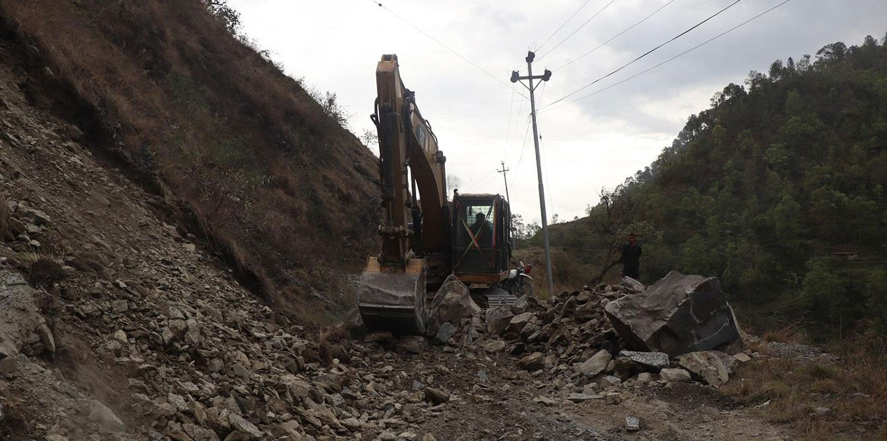 मार्ग खुलेको १६ वर्षपछि सडक स्तरोन्नति थालियो