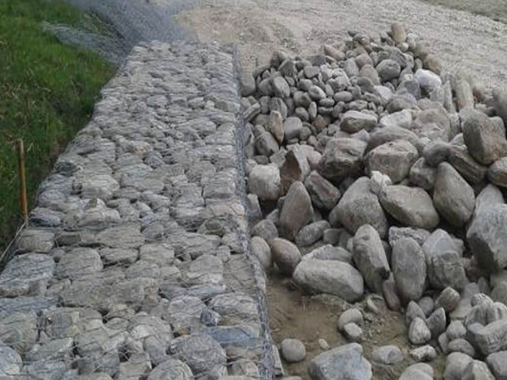 छ वटा खोलामा तटबन्ध निर्माण