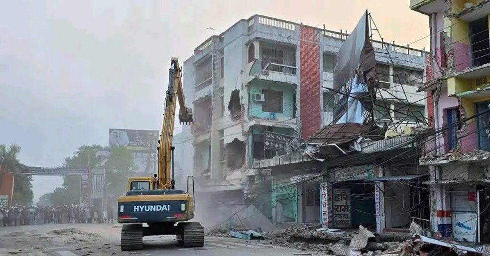 सडक विस्तारले वीरगञ्जको विद्युत् अवरुद्ध