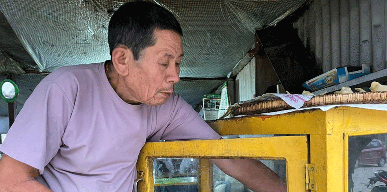 मिठाई बेचेर खुसी कमाएका हरिबहादुर