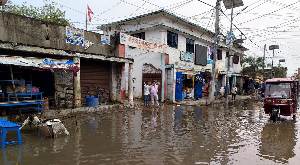 वर्षाले जलेश्वर जलमग्न