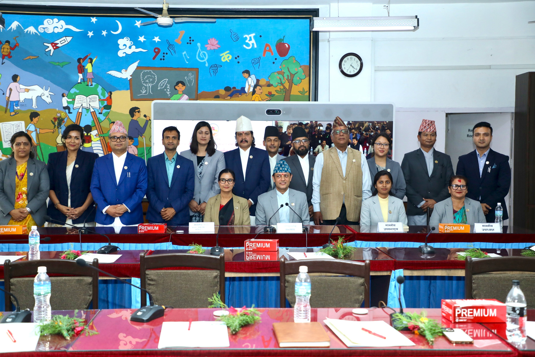 १२ संसदीय समितिका सभापतिले लिए शपथ