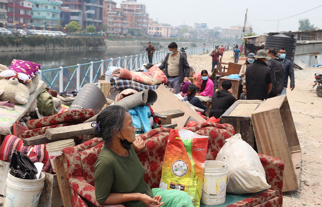 काठमाडौं प्रशासनको अन्तिम सूचना : बस्ती खाली नभए भत्काइन्छ, सम्पत्तिको जिम्मा आफैं लिनू