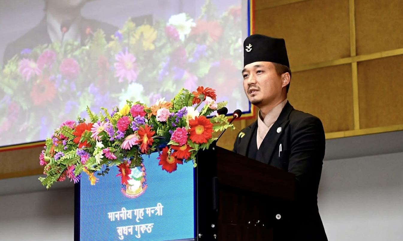 ३६ वर्षसम्म हतकडी सुरक्षाकर्मीलाई लगाइदिएको रहेछ: गृहमन्त्री गुरुङ