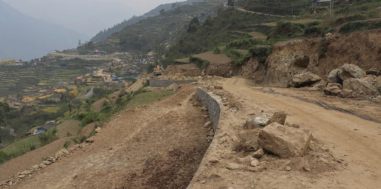 पेट्रोलियम पदार्थको मूल्यवृद्धिको प्रभाव दरवाङ-मुना-ढोरपाटन निर्माणमा