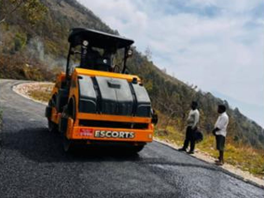 ग्रामीण सडक धमाधम कालोपत्र हुँदै