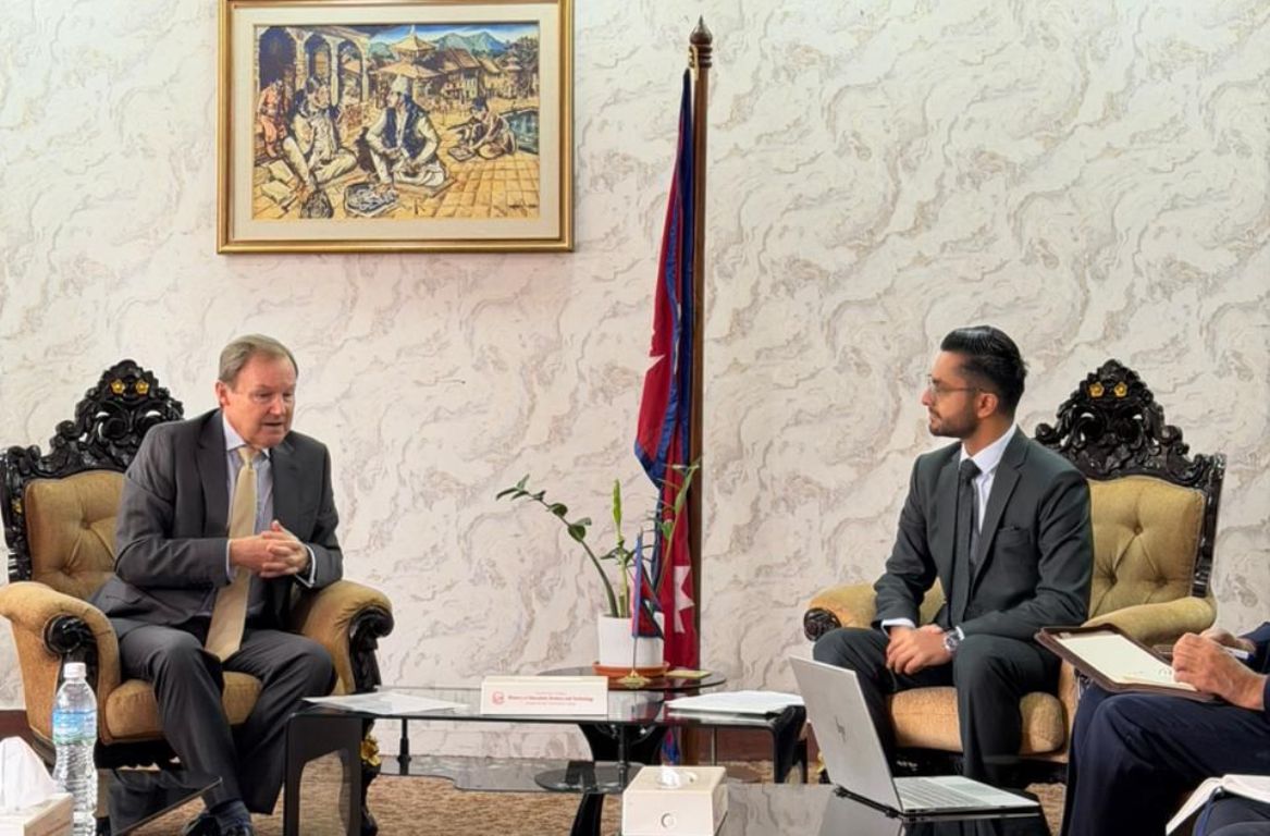 शिक्षामन्त्री पोखरेलसँग बेलायतका राजदूतको शिष्टाचार भेट