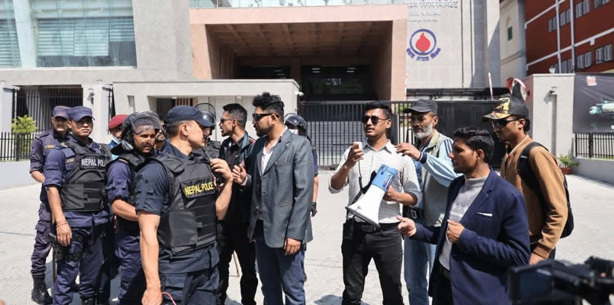 पेट्रोलियम मूल्यवृद्धि फिर्ता गर्न माग गर्दै जेन जेड समूहको प्रदर्शन