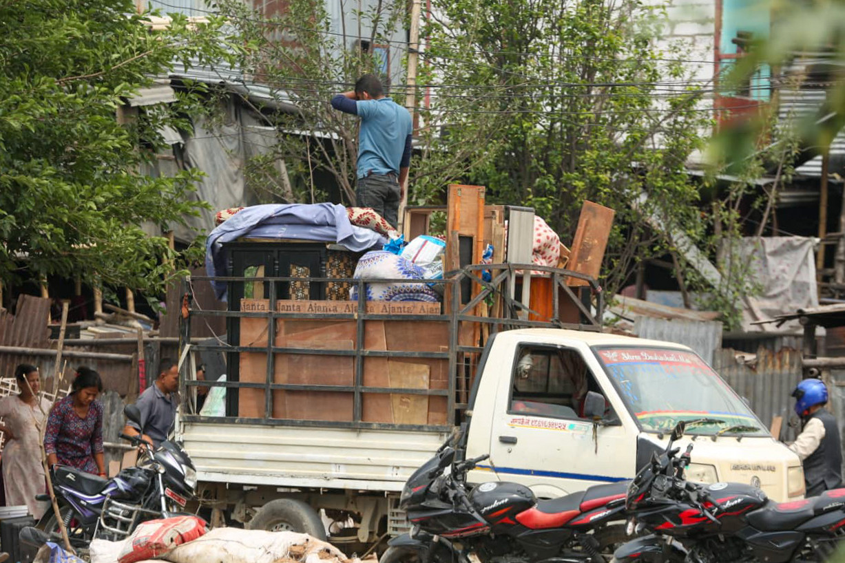 गैरीगाउँको सुकुमबासी बस्ती खाली गरियो