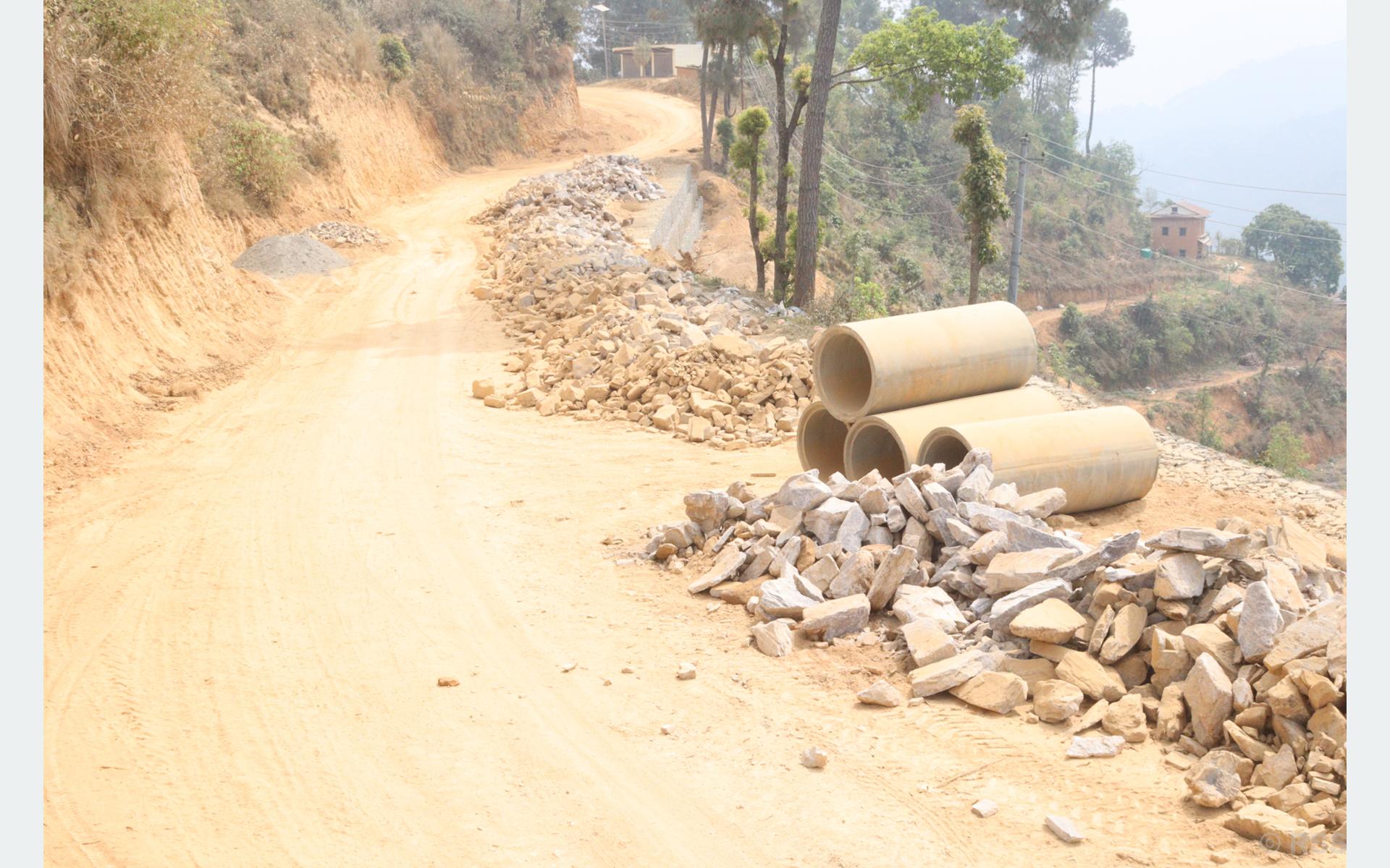 पाँच किमी सडक स्तरोन्नति गर्न आठवर्षपछि बल्ल बजेट