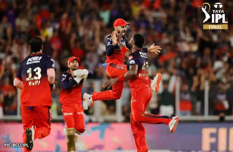 आईपीएल : लखनउलाई पाँच विकेटले पराजित गर्दै आरसिबी शीर्ष स्थानमा