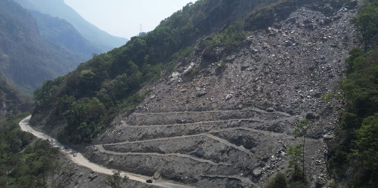 सिरुवारीमा ‘बेञ्चिङ’ विधिबाट पहिरो रोकथाम