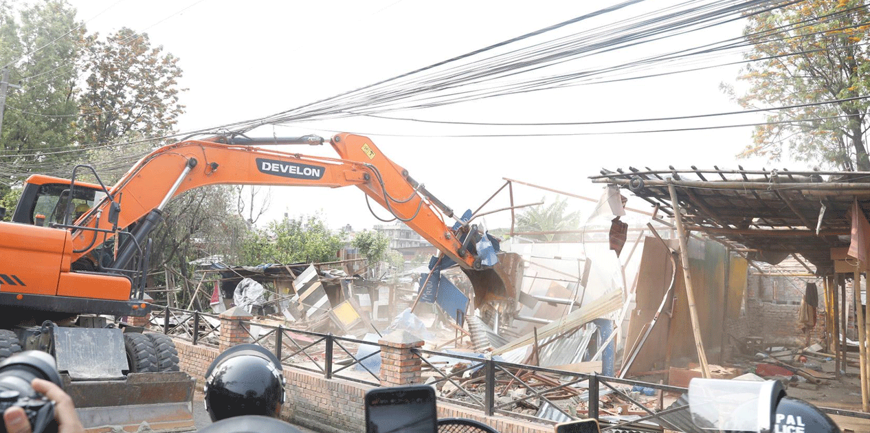 थापाथली क्षेत्रका ४० प्रतिशत घरटहरा हटाइयो