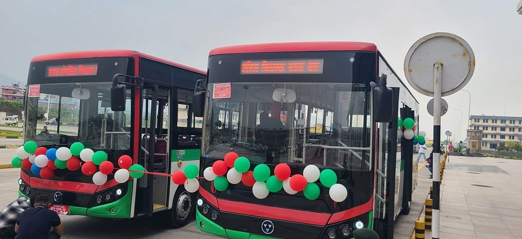 पोखरा विमानस्थलमा सटल बस सुरु, असारसम्म निःशुल्क चलाउने