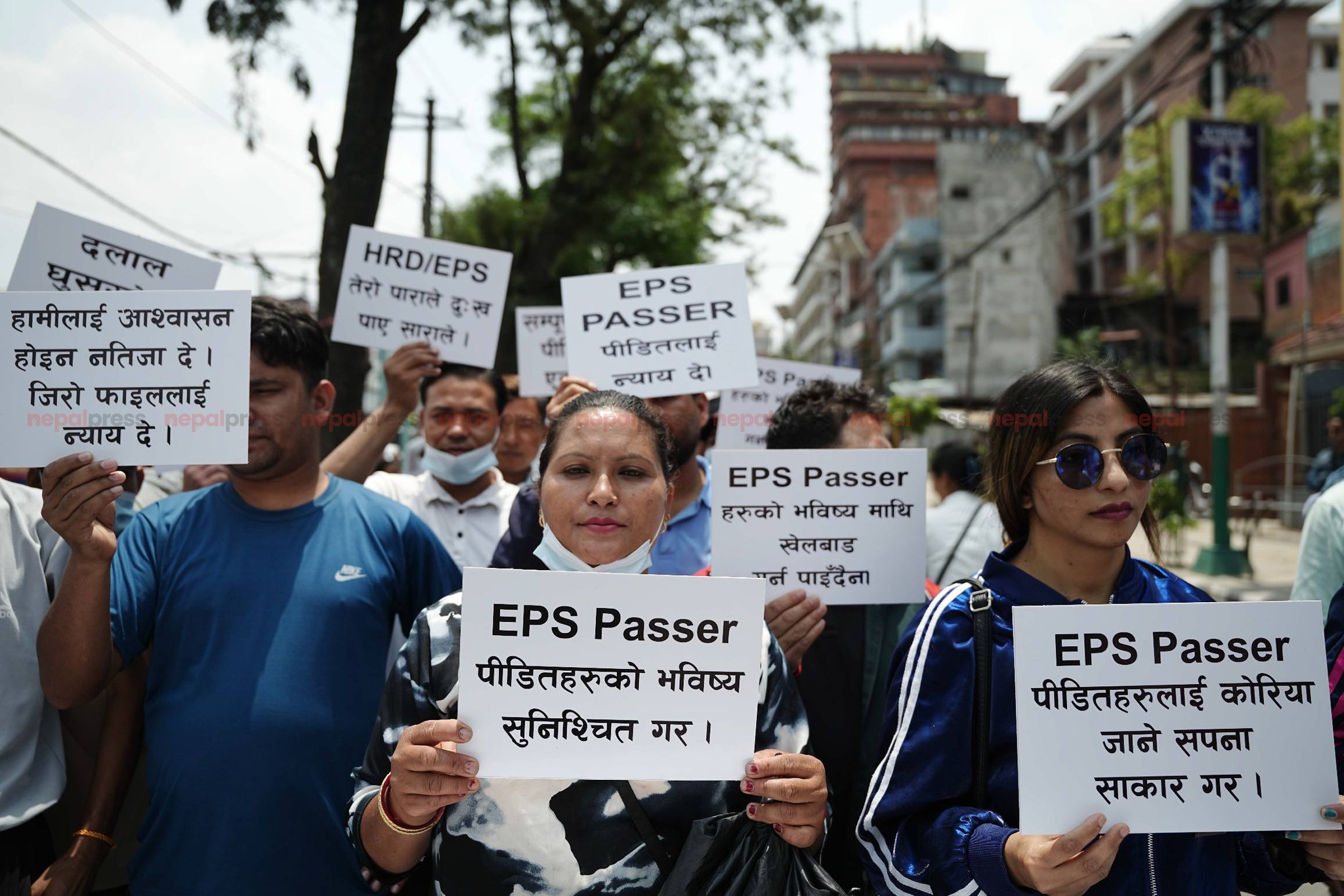 कोरिया जान पर्खाइमा रहेका युवाहरूको प्रदर्शन