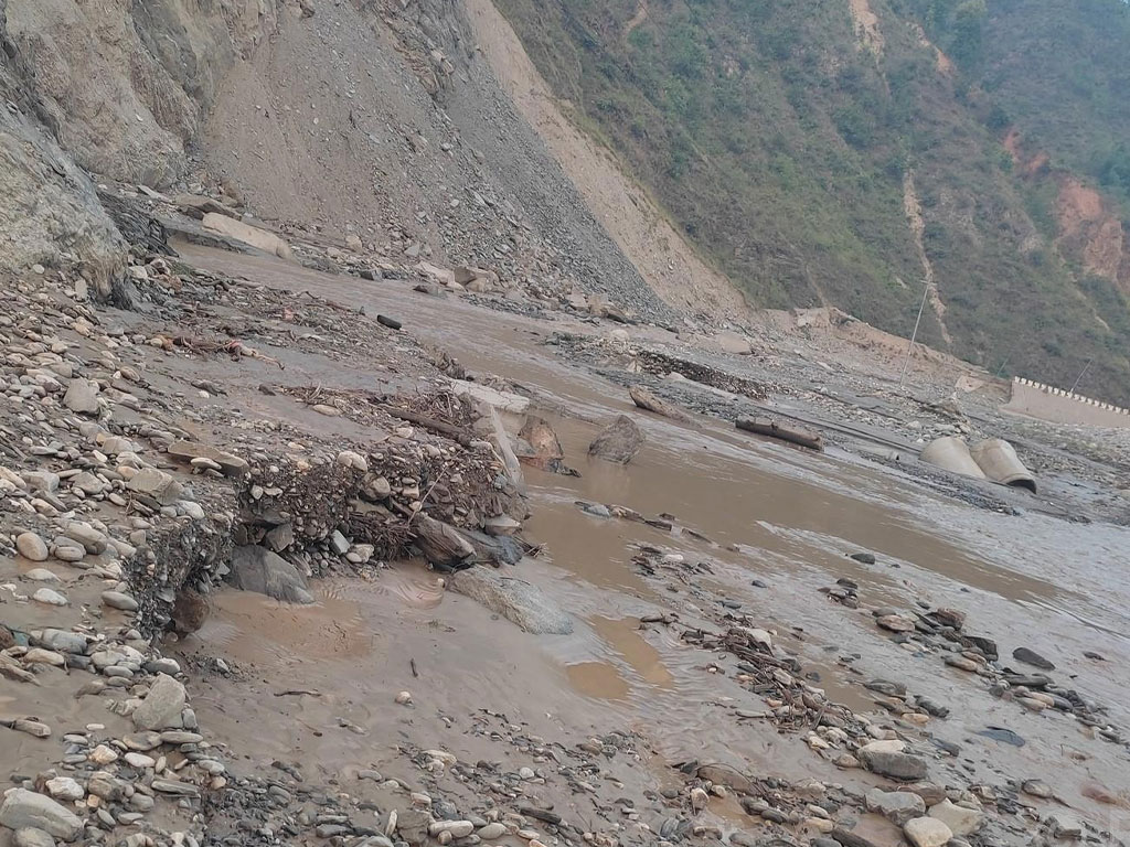 बिपी राजमार्ग तथा हिल्सा-सिमकोट सडक खण्ड बन्द