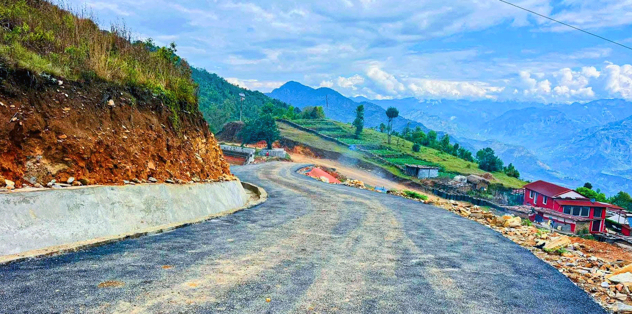 एघार वर्षपछि ग्रामीण सडक कालोपत्र