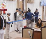 हर्क साम्पाङले भने-‘प्रधानमन्त्रीलाई संसदमा ल्याउन सक्नु हुन्न भने मलाई निष्कासन गर्नुस्’