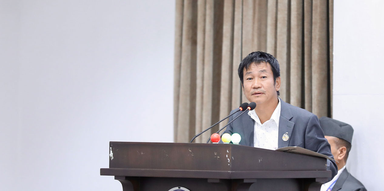 प्रधानमन्त्री संसद्प्रति जबाफदेही हुनुपर्छ कि पर्दैन ? भन्दै संसदमा हर्क साम्पाङको प्रश्न