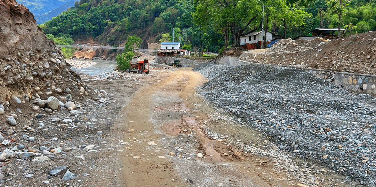 दुई वर्षमा कालोपत्र हुनुपर्ने सडक सात वर्षसम्म पनि भएन