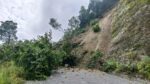पहिरोले मध्यपहाडी लोकमार्गमा अवरुद्ध