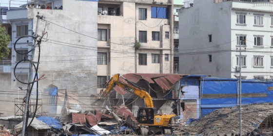 बालाजु र माछापोखरी क्षेत्रको अतिक्रमित बस्तीमा चल्यो डोजर
