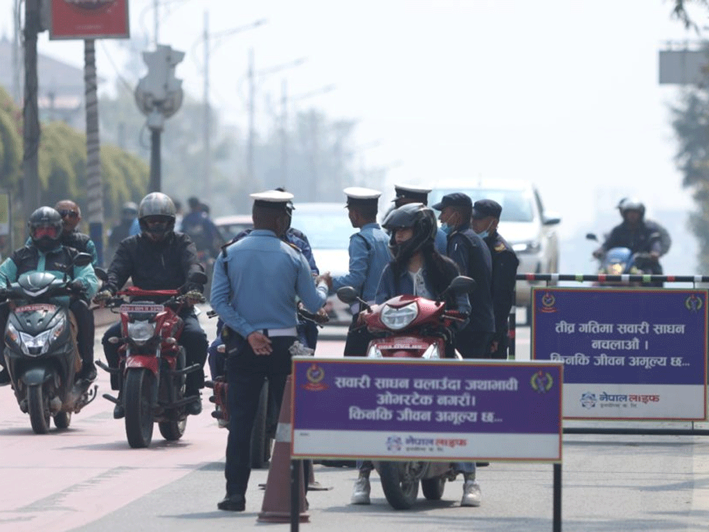 ट्राफिक कारबाहीबाट एकै दिन ६ लाख ४१ हजार राजस्व संकलन
