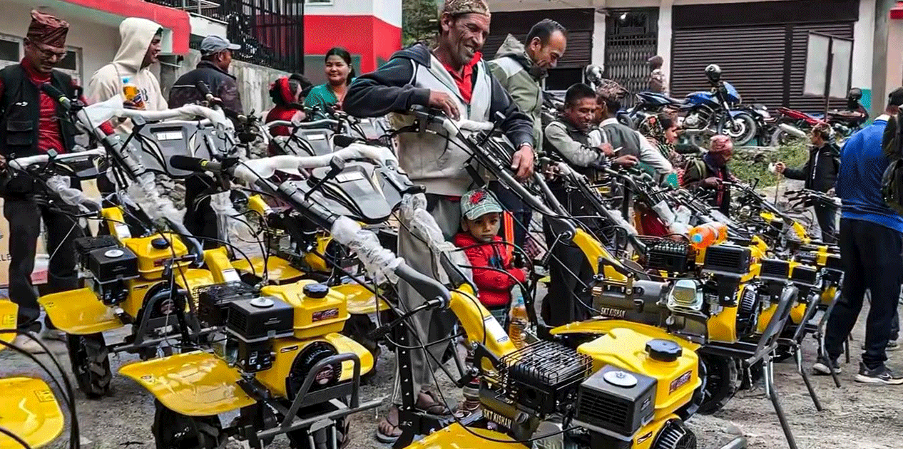 ढोरपाटनका किसानलाई अनुदानमा यान्त्रिक हलो प्रदान