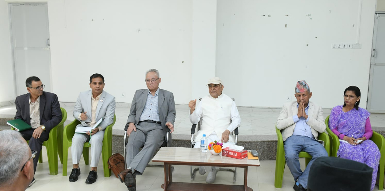 एमाले संसदीय दलको बैठक च्यासलमा सुरु