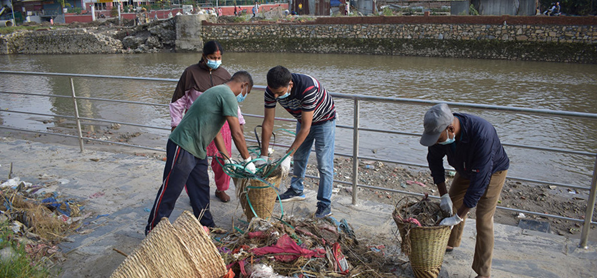 सिनामङ्गल–बानेश्वर क्षेत्रको वाग्मतीबाट दुई मेट्रिक टन नकुहिने फोहर व्यवस्थापन