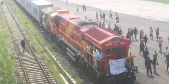 कोलकाताबाट आइपुग्यो ‘कार्गो रेल’