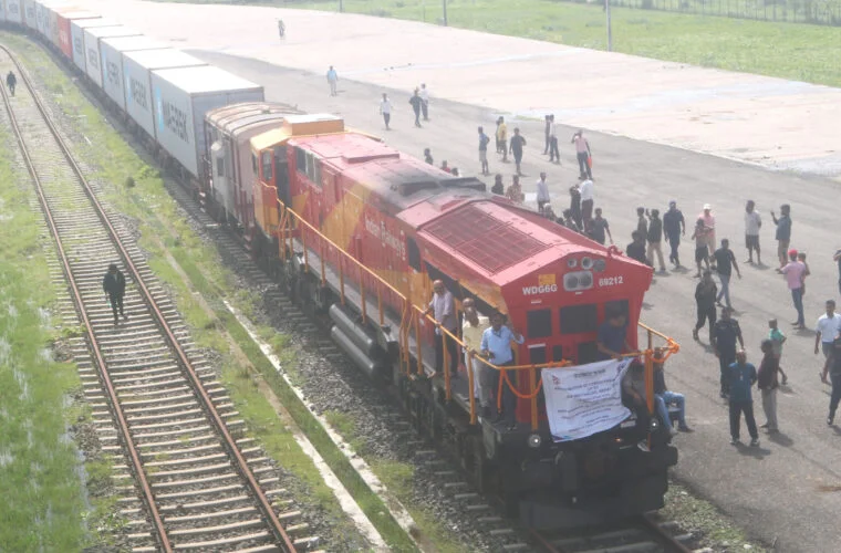 कोलकाताबाट आइपुग्यो ‘कार्गो रेल’