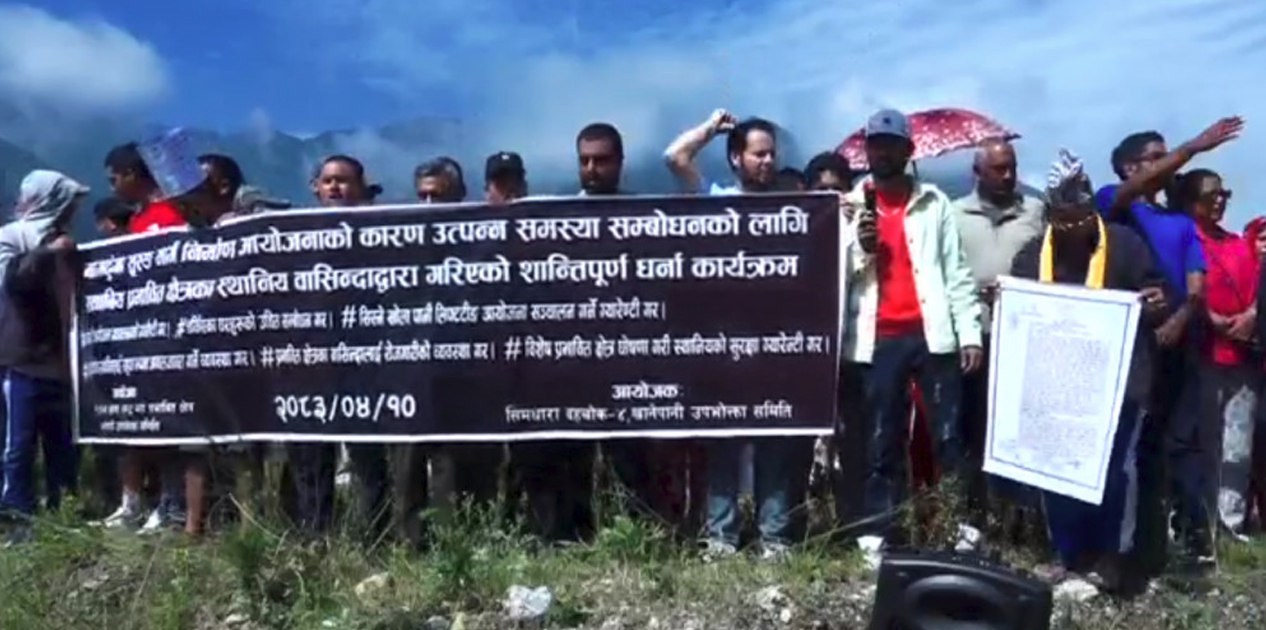 सुरुङमार्ग उद्घाटनमा प्रभावित बासिन्दाको विरोध, क्षतिपूर्ति र खानेपानीको माग