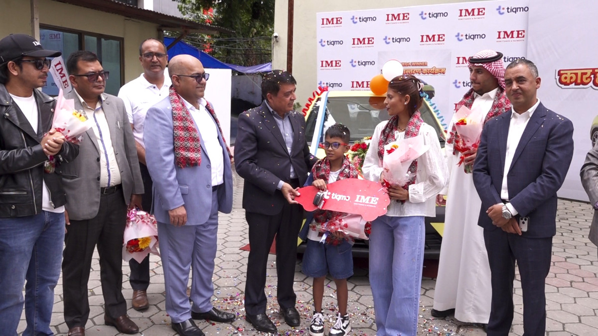 टिक्मोमार्फत आईएमईमा रेमिट्यान्स पठाउने विजेतालाई बीवाईडी एट्टो १ ईभी हस्तान्तरण