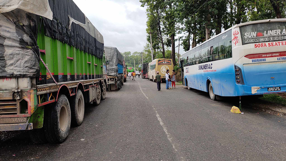 नारायणगढ- मुग्लिन सडकमा ओभरटेक नियन्त्रण गर्न प्रशासनको कडाइ