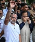 प्रधानमन्त्री निवासअगाडि धर्ना बसेका राहुल गान्धी र अखिलेश यादव पक्राउ