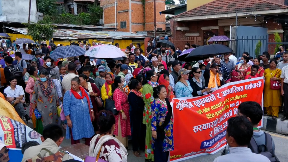वैकल्पिक व्यवस्थापनको माग गर्दै सुकुम्बासी र अव्यवस्थित बसोवासीको प्रदर्शन जारी