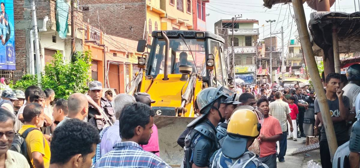 जनकपुरका पोखरीलाई अतिक्रमणमुक्त बनाउन डोजर चलाइयो