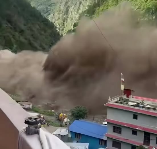 रसुवामा आएको बाढीले ३ प्रहरी कार्यालय बगायो, इन्स्पेक्टरसहित ९ जना सम्पर्कविहीन