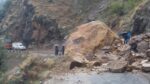 पहिरो र बाढीले विभिन्न सडकमा यातायात प्रभावित